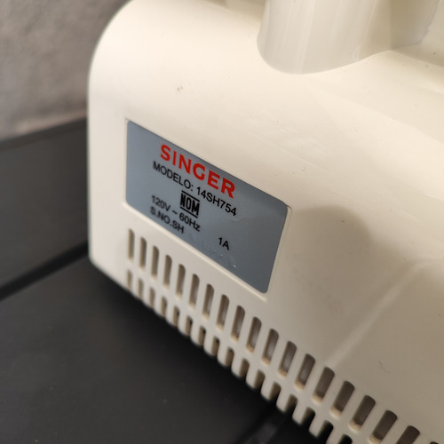 Maquina De Coser Overlock Singer 14sh754 Beige (Usado)
