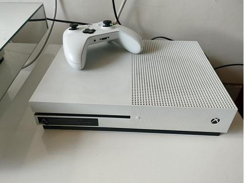 Xbox One S 1 Tb+ Dos Controles A Bluetooth+ 3 Juegos 