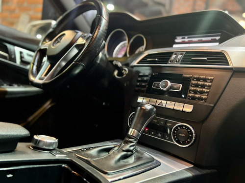 Imagem 12 de 17 de Mercedes C250