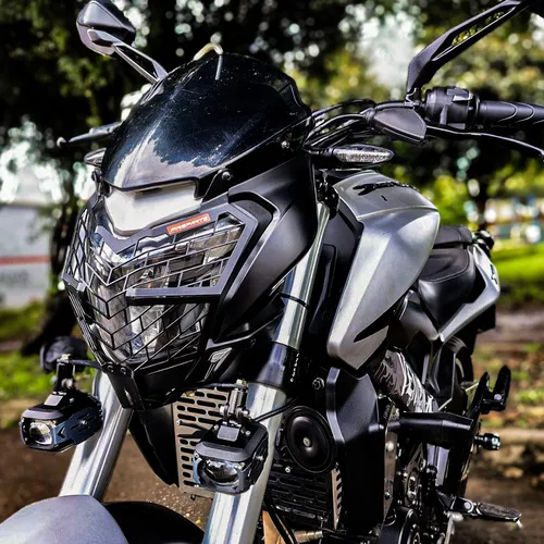 Bajaj Dominar 400 Plata Mate 2023
