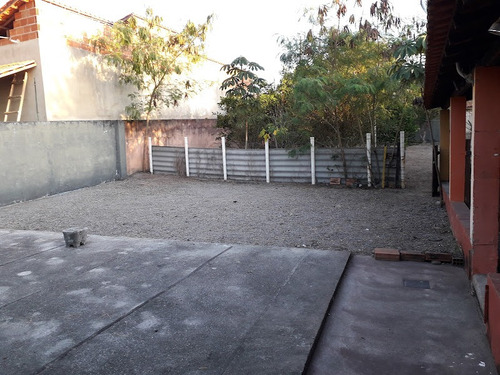 Oportunidade Imperdível! Vendo Casa Em Araruama São Vicente Na Região Dos Lagos-rj 1 Quarto-suíte Garagem Coberta(1 Vaga) E Descoberta(3 Vagas) Quintal Grande Com Frutíferas Varandão Em L