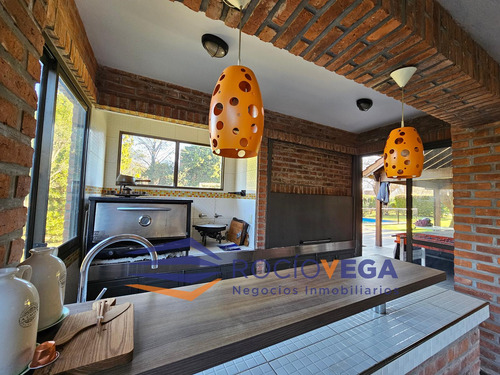 Casa En Venta Y/o Alquiler En Country Banco Provincia, Francisco Alvarez Moreno