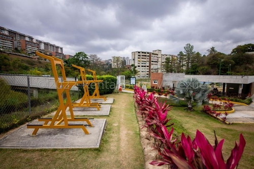 Imagen 22 de 28 de Mls #22-23505 Acogedor Apartamento Actualizado, En Una De Las Mejores Urbanizaciones De Caracas Que Dispone De 2 Pozos Profundos, Por Lo Que Nunca Falta El Agua. Afm.