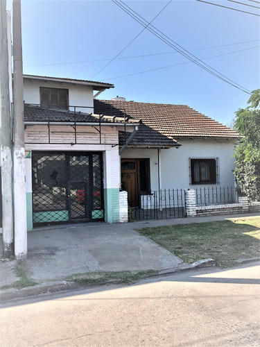 Venta Casa 4 Amb Parq, Pil Y Loc. Com Bella Vista!