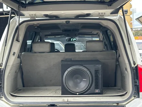 Nissan Armada Pathfinder 2004