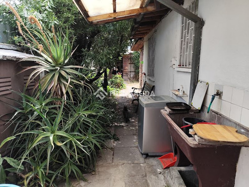 Casa En Venta De 2 Dorm. En Macul