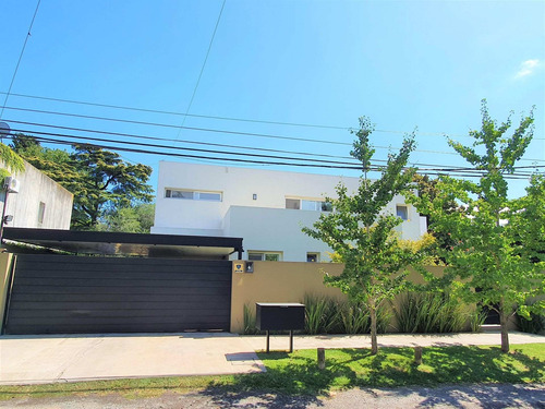 Casa En Venta En San Isidro, Barrio Santa Rita