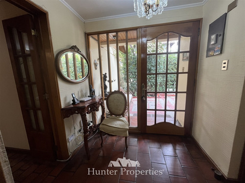 Casa En Venta De 4 Dorm- 3 Baños. En La Reina
