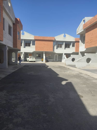 Imagen 11 de 12 de Townhouse En Obra Blanca En Santa Cruz, San Diego Con Pozo