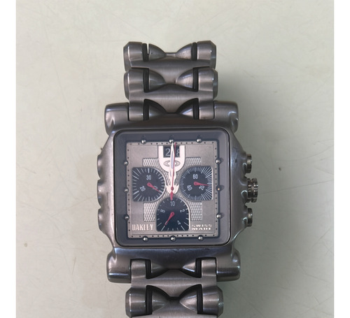 Reloj Oakley Modelo Minute De Case De Titanium Suizo