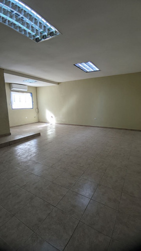 Sky Group Elegance Vende Amplió Galpón En Zona Industrial Ii. (codigo: Fob-g-023)