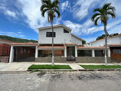 Hermosa Casa En Venta En Urb El Trigal Pr-sd