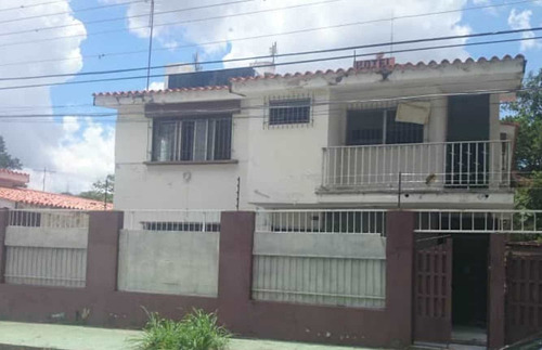 Casa Con Terreno En La Av. Bolívar En Venta- Inmobiliaria Magi 961.