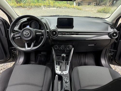 Mazda 2 Touring automatico