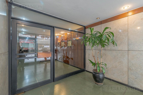 Departamento En Retiro, Monoambiente Con Baño Y Cocina Integrada, Apto Profesional! Reciclado!