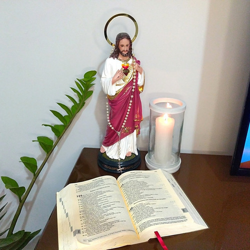 Estatua esculpida de 30 cm con imagen del Sagrado Corazón de Jesús, color rojo