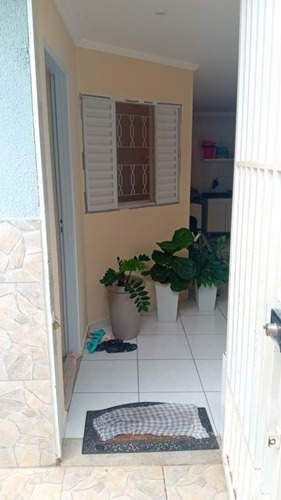 Casa A Venda De 8 Cômodos E 3 Banheiro E 1 Garagem