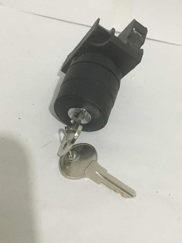Botón Selector Con Llave 2 Posiciones Con 1 Contacto N/a (Usado)