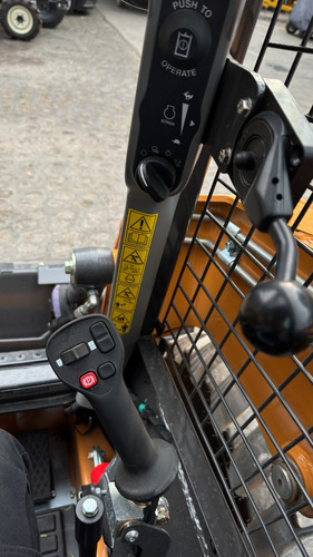 Minicargador Bobcat Marca Case Sr200b