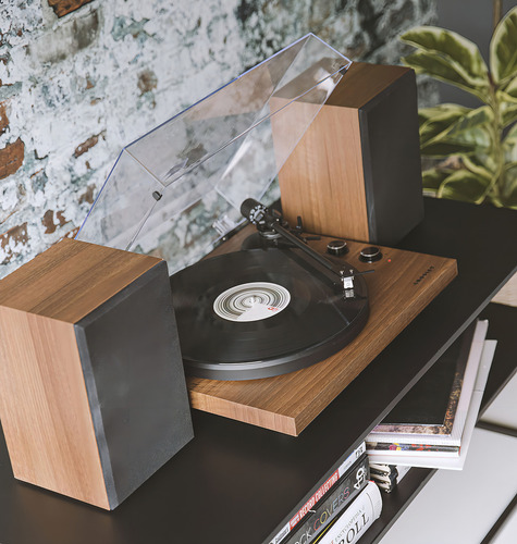 Tornamesa Crosley Crosley Nuez Con Altavoces Incluidos