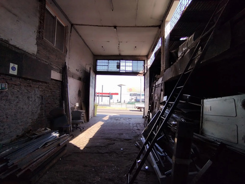 Se Vende Propiedad Comercial En Avenida Santa Rosa.