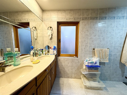 Hermosa Casa En Venta De 5 Dorm. En Las Condes