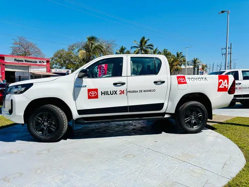Toyota Hilux 2.7 Cabina Doble Sr Mt