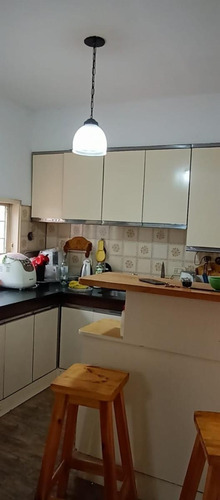 Imagen 6 de 11 de Casa Ph Interna 3 Amb Con Coch Fondo Con Pileta