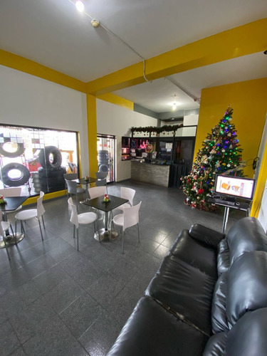 Local Comercial Y Firma Comercial De Tio Caucho Anaco, C.a