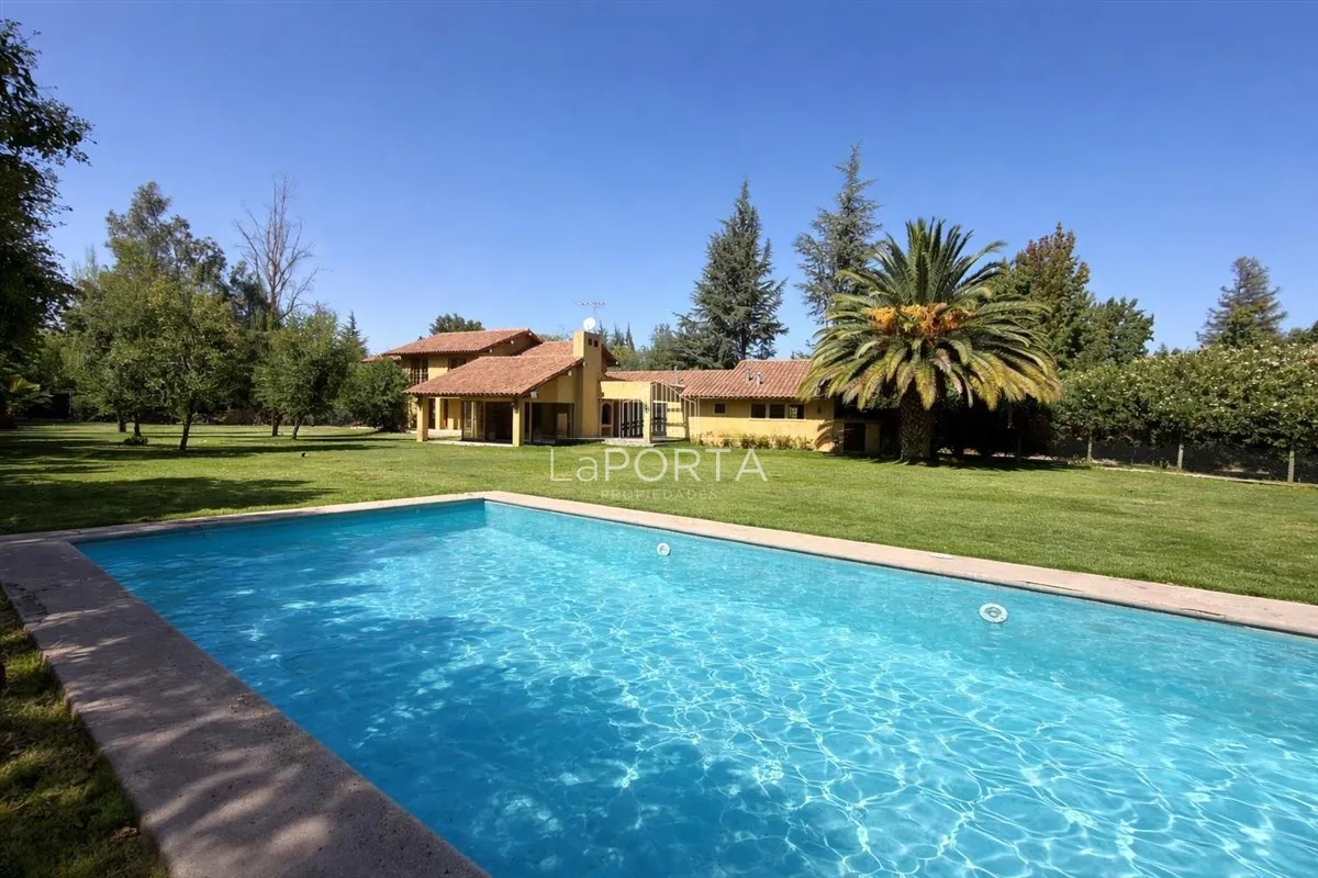 Imagen 1 de 30 de Casa A Remodelar / Piscina Y Quincho / 5.150 M
