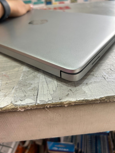 Hp Laptop 14-dq2055wm Plateado (Usado)