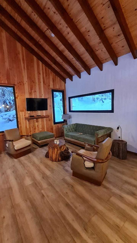 Imagen 23 de 30 de Casa Cabaña Alquiler San Martin De Los Andes Sma Valle Escondido Club De Campo Golf Verano 2023 Pileta Quincho Clubhouse Restaurante