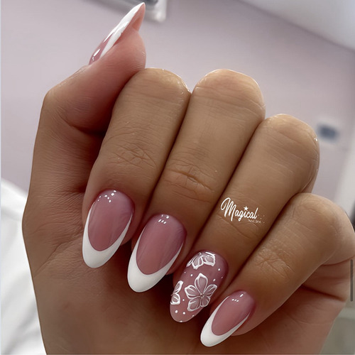 Unhas Postiças Francesas Simples Com Flores Brancas E Unhas