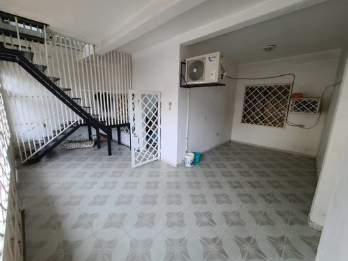 Imagen 2 de 14 de Venta Casa En Francisco De Miranda. Santa Rita. Maracay