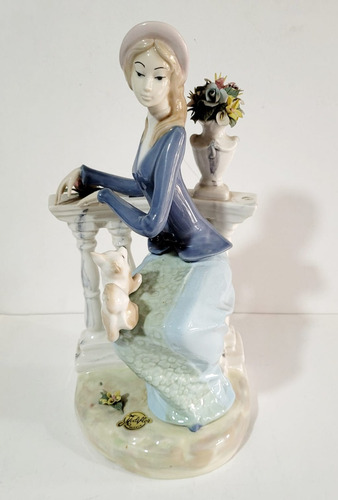 Figura Porcelana Dama Sentada En Balcon