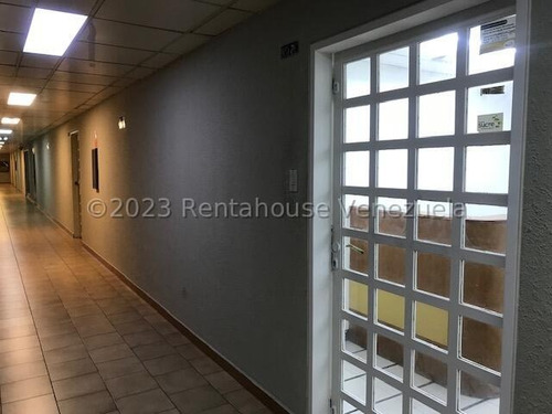Se Vende Oficina En Los Cortijos Mls #24-7012