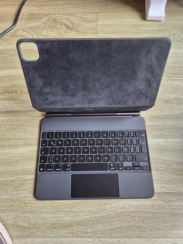 iPad Pro 11 Wifi 128gb M2 (4ta. Generación) + Magic Keyboard (Usado)