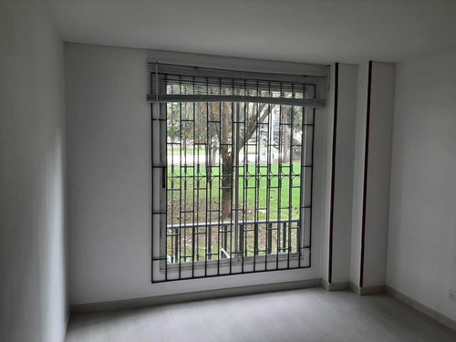 Imagen 2 de 9 de Arriendo Apartamento Barrio Santa Bárbara 2 Parqueaderos