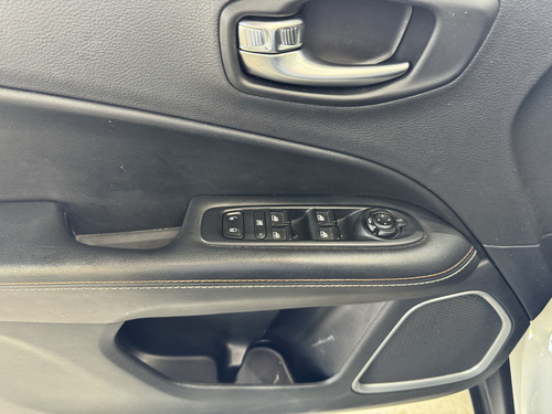 Jeep Compass 2.0 16V FLEX LONGITUDE AUTOMÁTICO