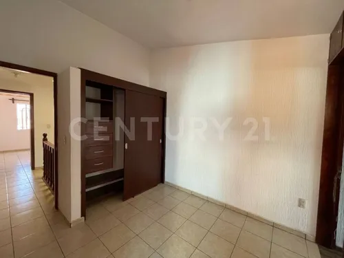 Casa En Renta En Jardines Del Valle, San Juan Del Río, Querétaro.