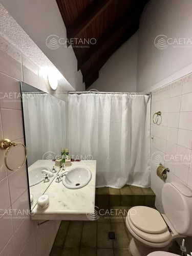 Vende Casa De 4 Dormitorios Con Piscina Y Gran Parque En Golf, Punta Del Este