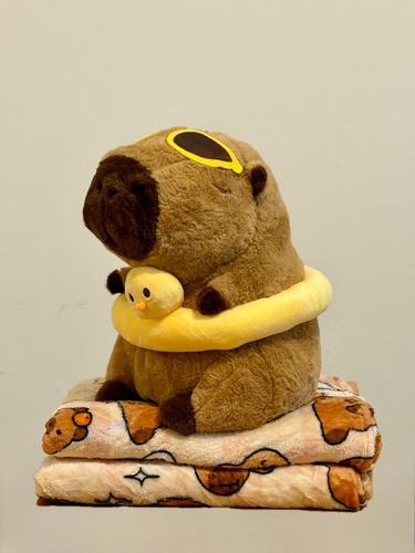 Peluche Capibara 40cm Con Manta Suave Patito Flotador