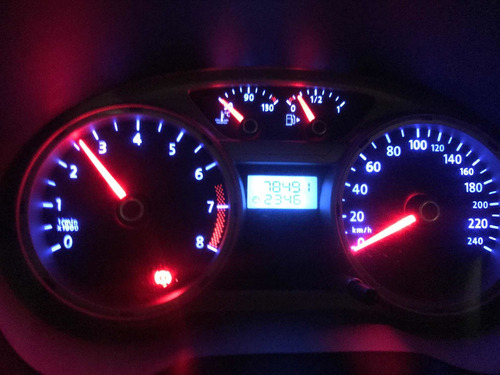 Volkswagen Voyage 1.6 Comfortline 101cv 2011