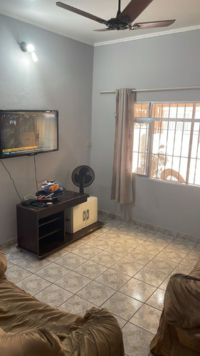 Alugo Para Temporada Casa. Com Wi-fi Churrasqueira E Vaga De Garagem