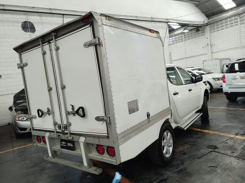 Imagen 6 de 14 de Mitsubishi L200 2015 2.4 Cabina Doble 4x2 Mt