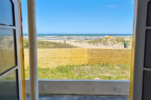 Casa Na Praia Da Juréia, Pé Na Areia, Com Piscina, Frente Ao Mar. Sítio À Beira-mar!