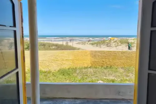 Casa Na Praia Da Juréia, Pé Na Areia, Com Piscina, Frente Ao Mar. Sítio À Beira-mar!