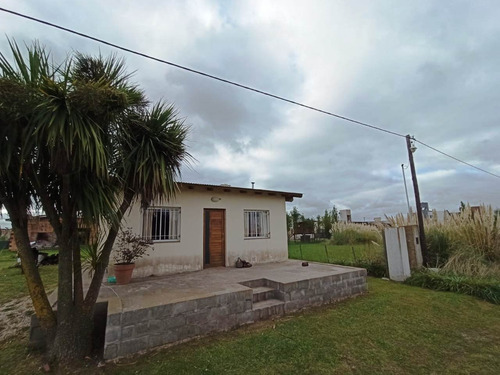 Moderna Casa En Barrio Privado Las Lomas