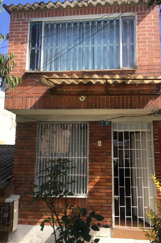 Casa En Venta  !!!  Urbanización Parque La Roca