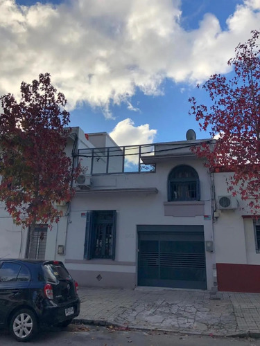 Casa Hermosa De 2 Dormitorios En Tres Cruces Muy Cerca Del Shopping Goes Y Constitución